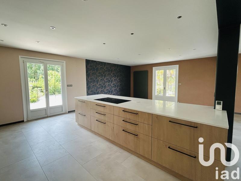 Maison - 216 m² - 8 pièces