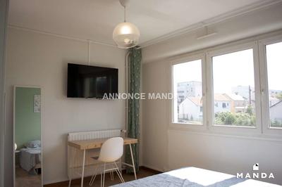 Chambre - 11 m² - 6 pièces