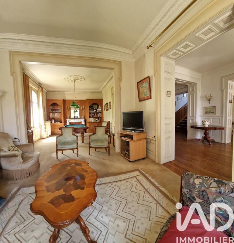 Maison - 270 m² - 16 pièces