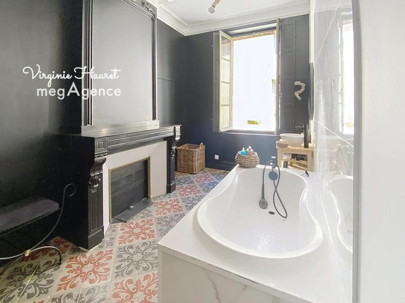 Maison - 270 m² - 10 pièces