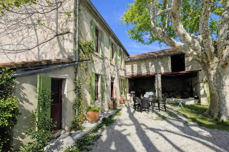 Propriété - 300 m² - 8 pièces