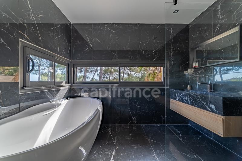 Maison - 400 m² - 12 pièces