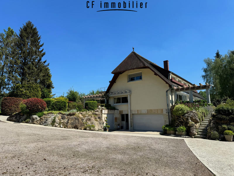 Maison - 455 m² - 9 pièces