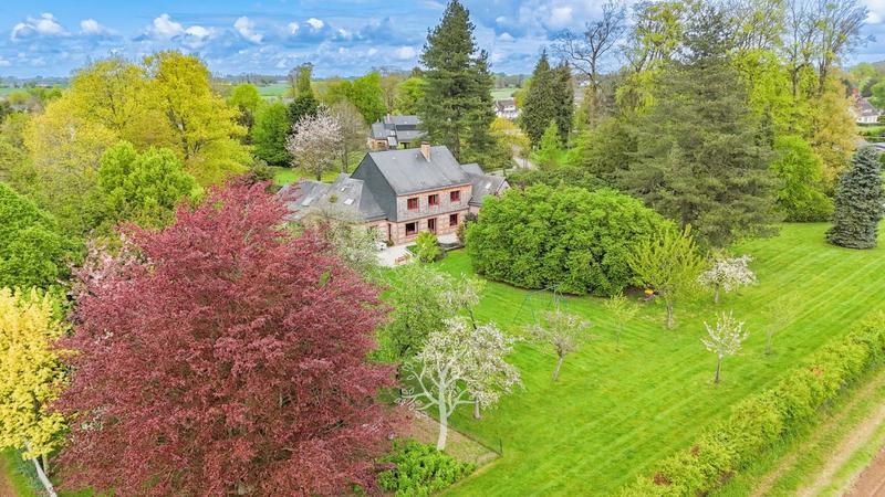 Maison - 325 m² - 7 pièces