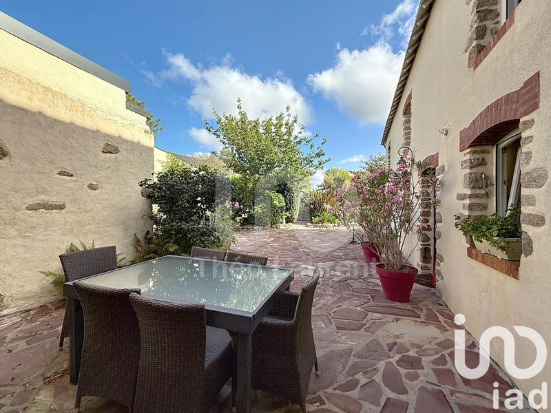 Maison - 255 m² - 10 pièces