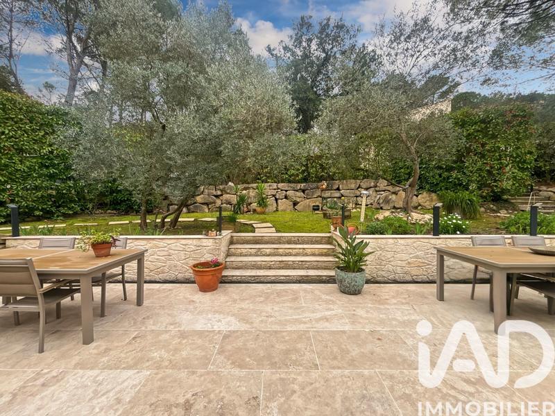 Maison - 181 m² - 8 pièces