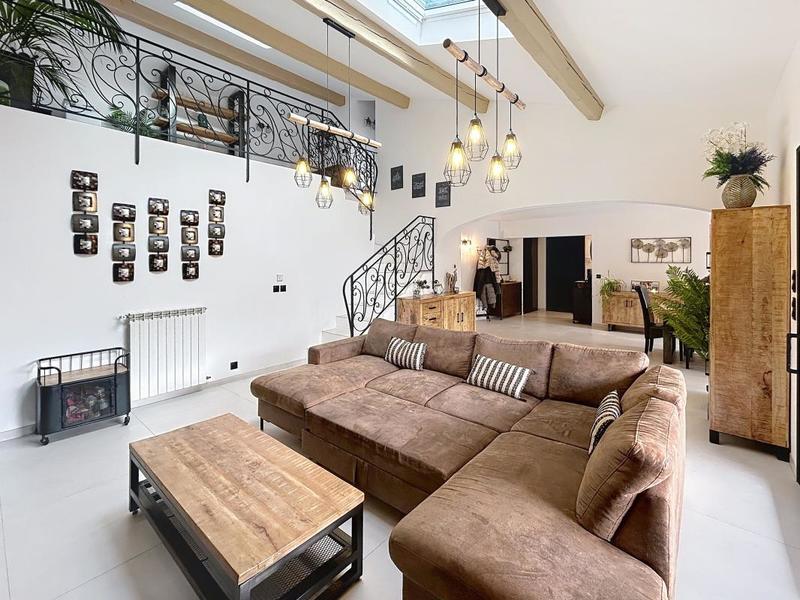 Villa - 210 m² - 6 pièces