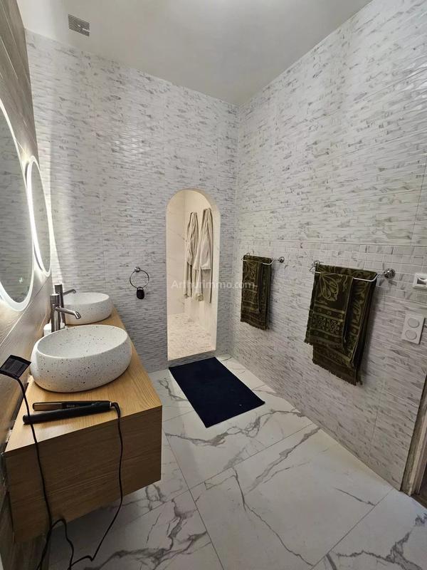 Maison - 315 m² - 10 pièces