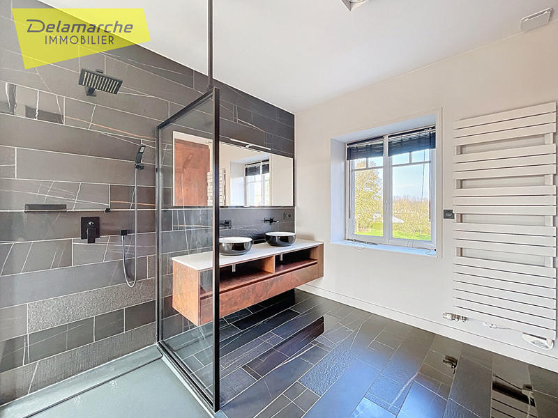 Maison - 216 m² - 9 pièces