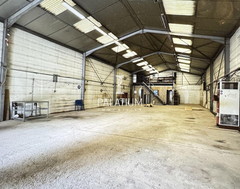 Entrepôt - 250 m²