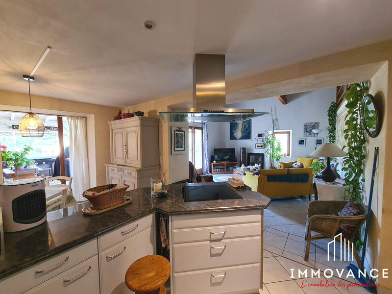 Appartement - 93 m² - 5 pièces