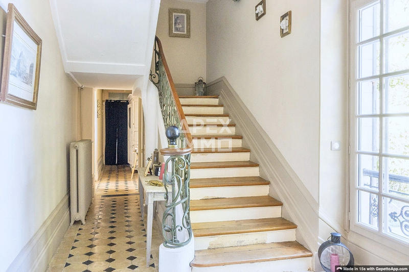 Demeure - 400 m² - 15 pièces