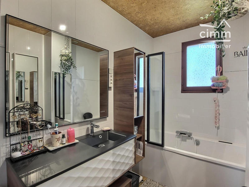 Maison - 215 m² - 7 pièces