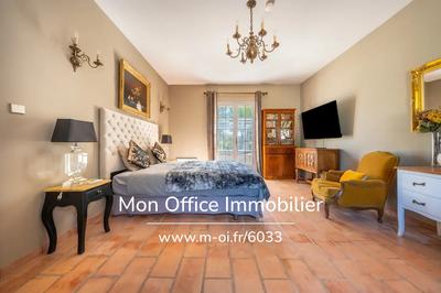 Propriété - 305 m² - 7 pièces
