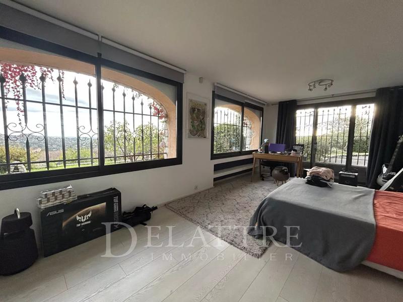 Villa - 172 m² - 8 pièces