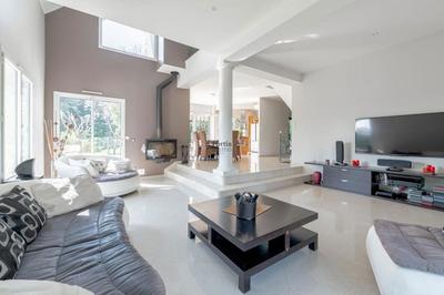 Maison - 231 m² - 5 pièces