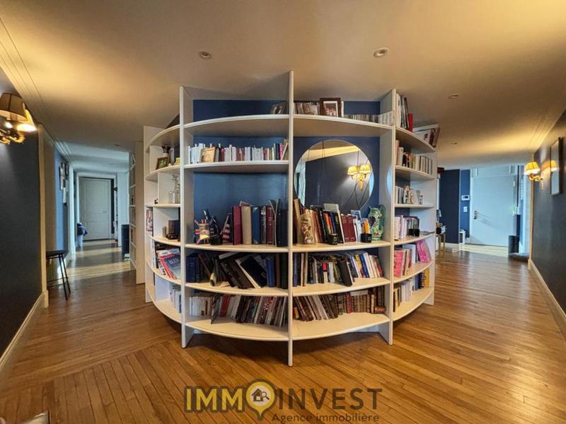 Appartement - 205 m² - 7 pièces