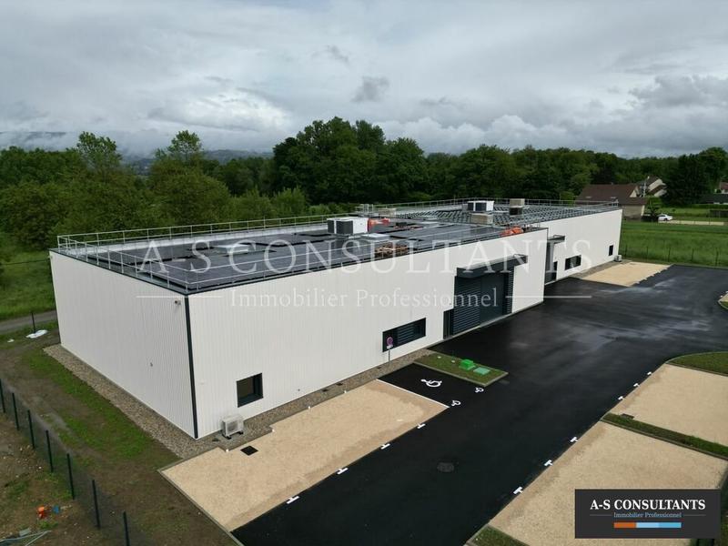 Entrepôt - 1 210 m²