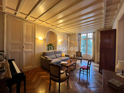 Maison - 209 m² - 8 pièces