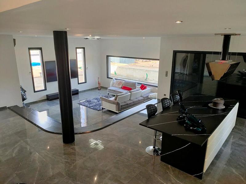 Maison - 224 m² - 7 pièces