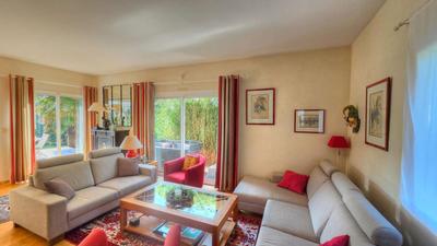 Maison - 216 m² - 8 pièces