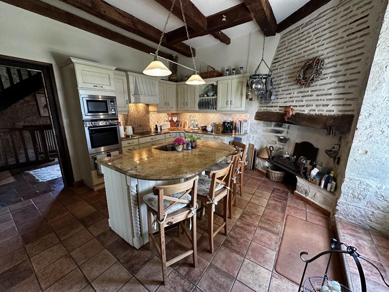 Maison ancienne - 380 m² - 11 pièces