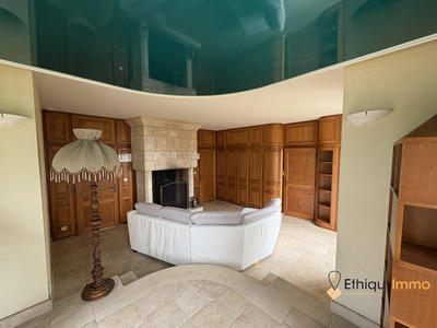 Maison traditionnelle - 290 m² - 8 pièces