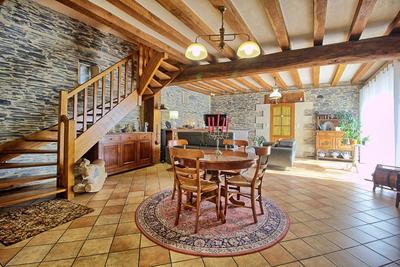 Maison - 411 m² - 15 pièces