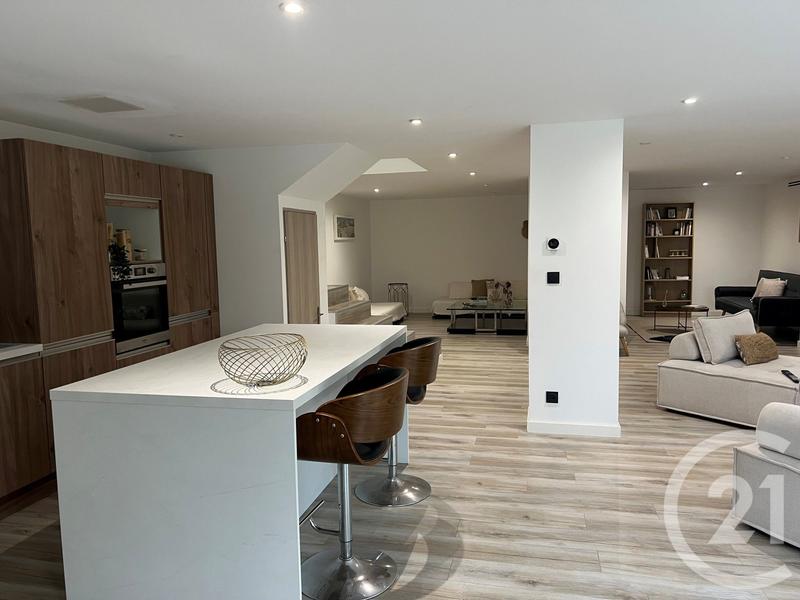 Maison - 304 m² - 7 pièces