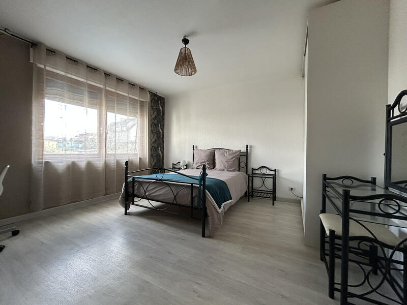 Maison - 227 m² - 12 pièces