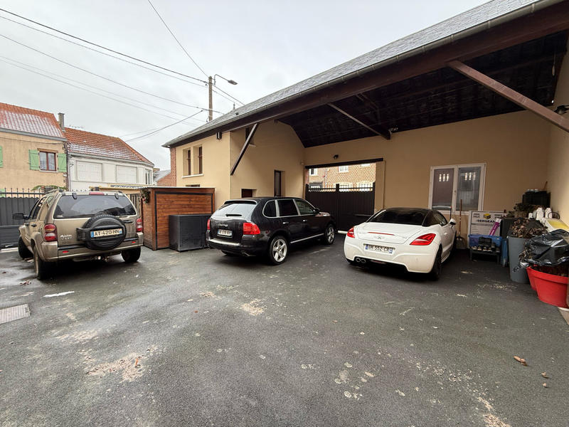 Maison - 227 m² - 7 pièces