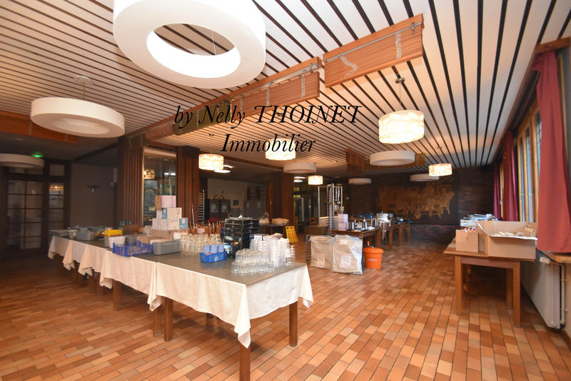 Local commercial - 1 500 m²