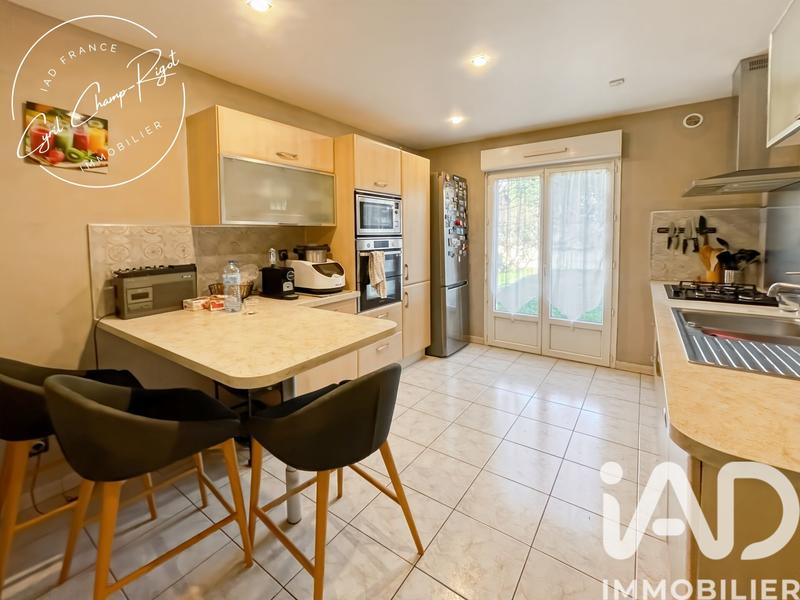 Maison - 180 m² - 8 pièces