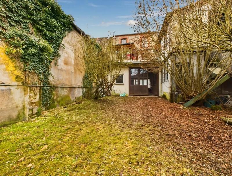 Maison - 220 m² - 8 pièces