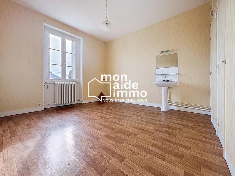 Maison - 240 m² - 9 pièces