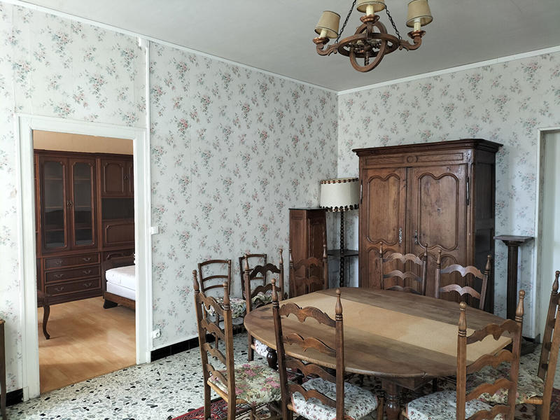 Maison - 215 m² - 10 pièces