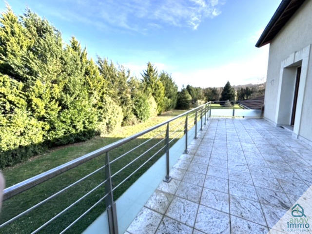 Propriété - 337 m² - 5 pièces