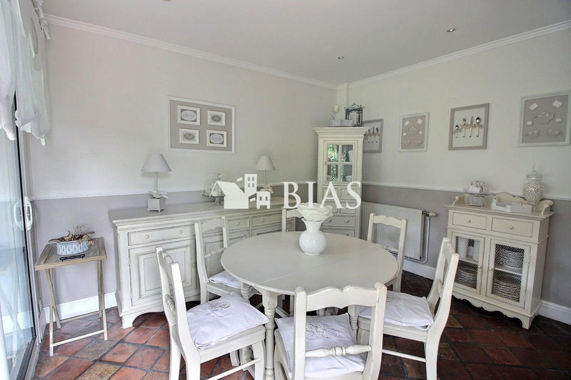 Maison - 225 m² - 8 pièces