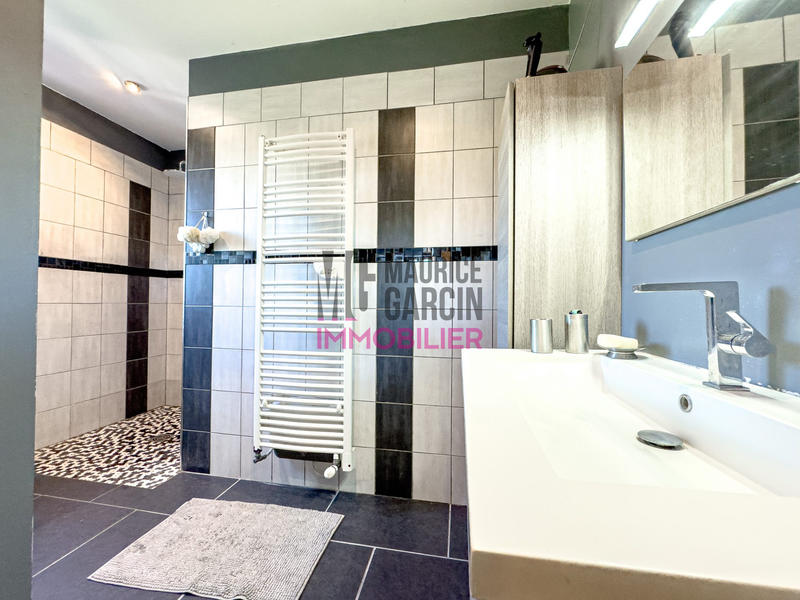 Maison - 213 m² - 7 pièces