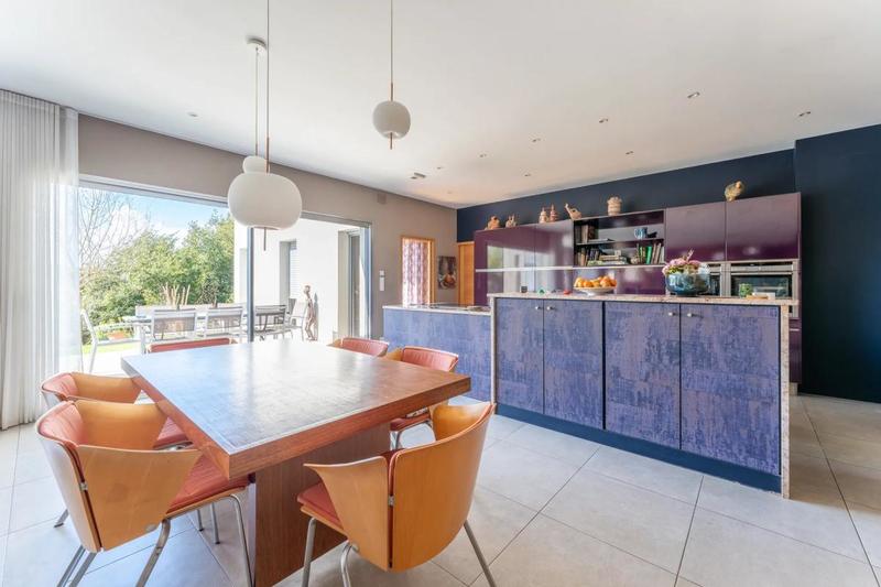 Maison - 230 m² - 8 pièces