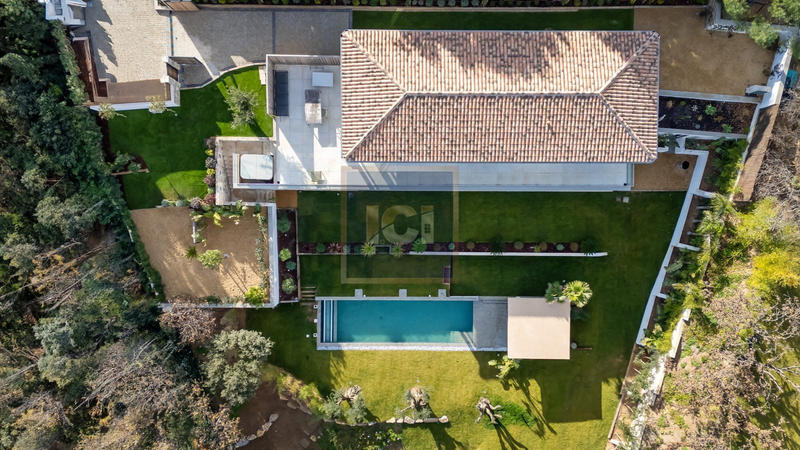 Villa - 268 m² - 6 pièces