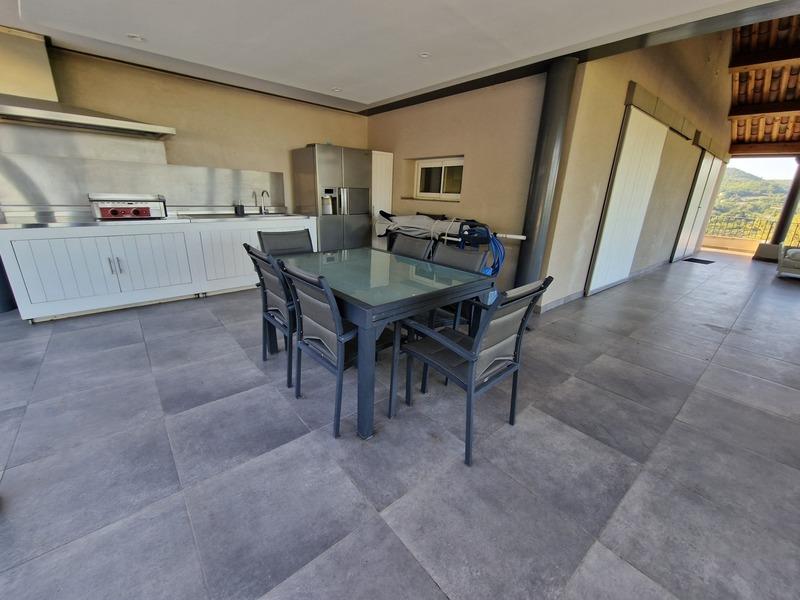 Propriété - 350 m² - 8 pièces