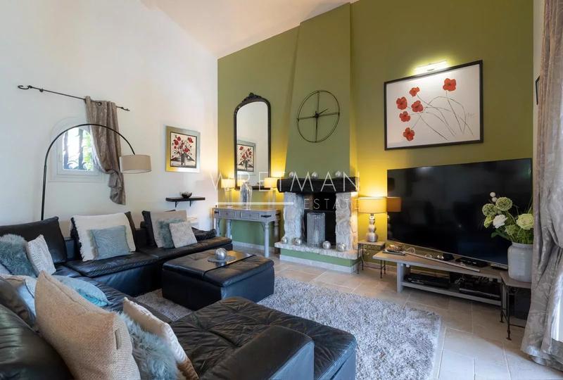 Maison - 255 m² - 8 pièces