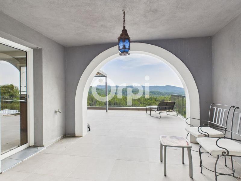 Maison - 226 m² - 6 pièces