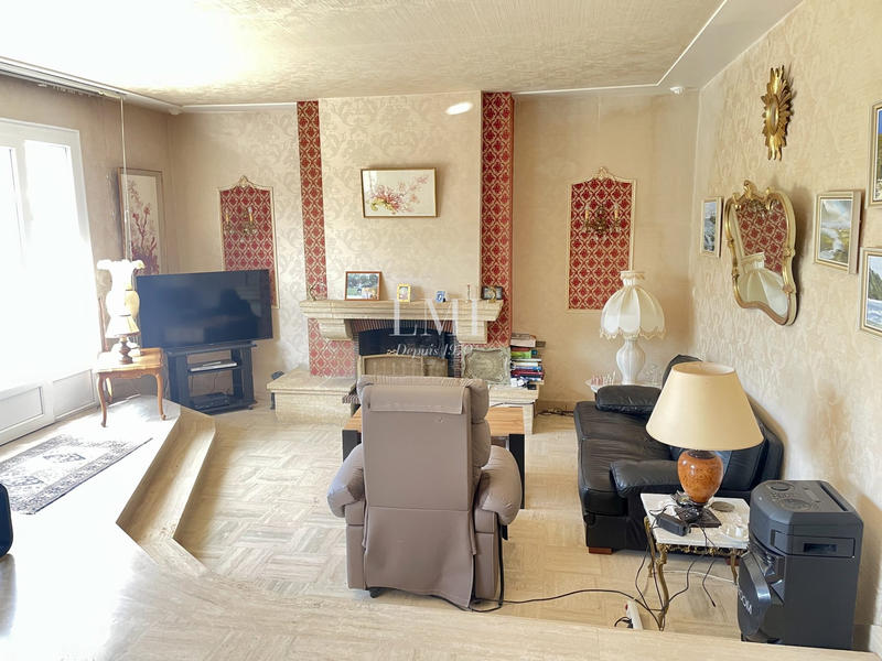 Maison - 238 m² - 8 pièces