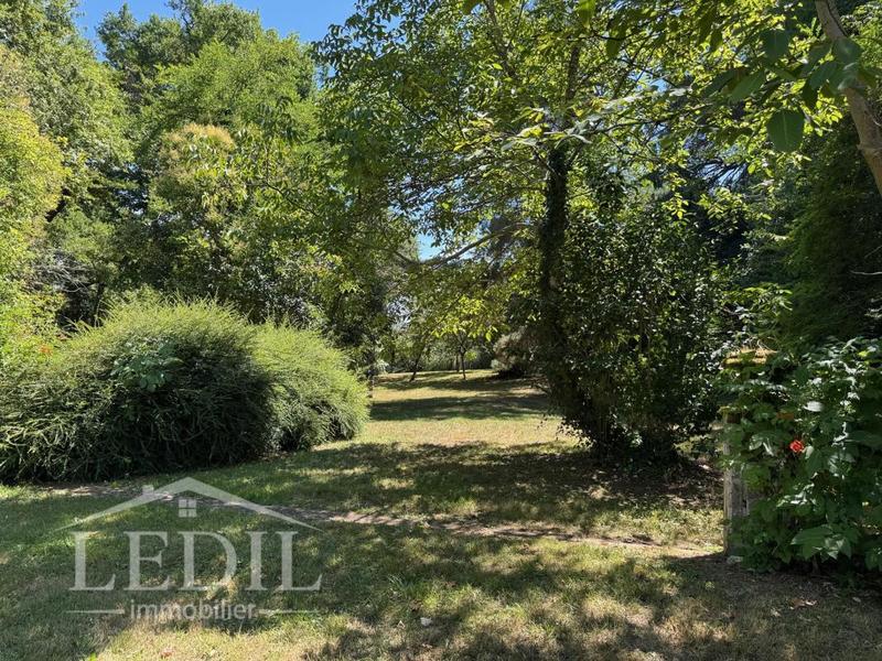 Propriété - 300 m² - 7 pièces