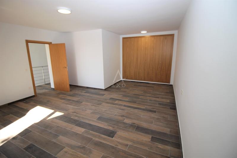 Propriété - 255 m² - 10 pièces