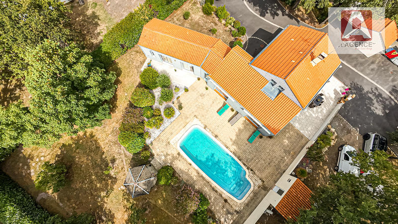 Maison - 190 m² - 8 pièces