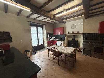 Maison en pierre - 217 m² - 6 pièces