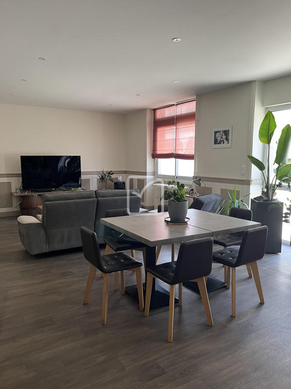 Maison - 300 m² - 9 pièces